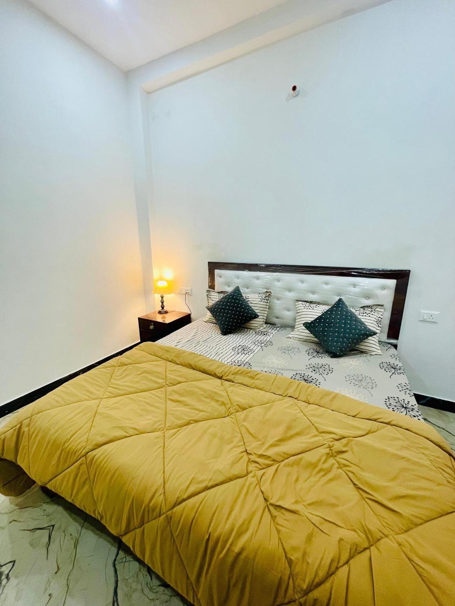 Amrita Residency Villa - Varanasi — Photos 1